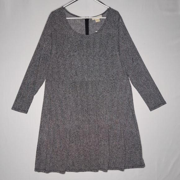 MICHAEL Michael Kors Dresses & Skirts - Michael Kors Dress 2X Black White Chevron Stretch Long‎ Sleeve Scoop Neck Zip